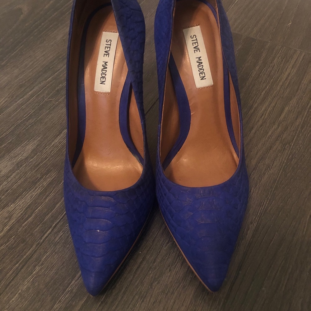 Blue Suede Snakeskin Print Steve Madden pumps